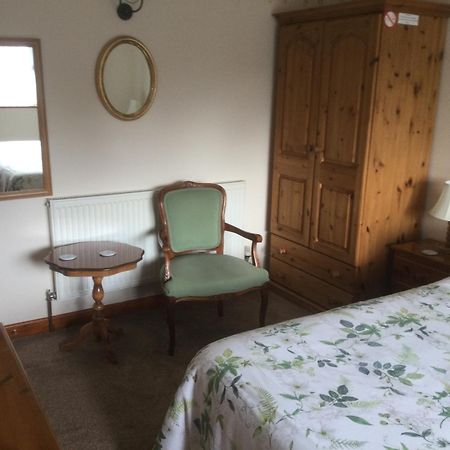 Albertine ,A Warm Welcome Awaits You ,Offering Room Only Or Bed And Breakfast ,Ideal Location For Solent Way ,High Street ,Isle Of Wight ,New Forest ลีมิงตัน ภายนอก รูปภาพ