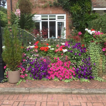 Albertine ,A Warm Welcome Awaits You ,Offering Room Only Or Bed And Breakfast ,Ideal Location For Solent Way ,High Street ,Isle Of Wight ,New Forest ลีมิงตัน ภายนอก รูปภาพ