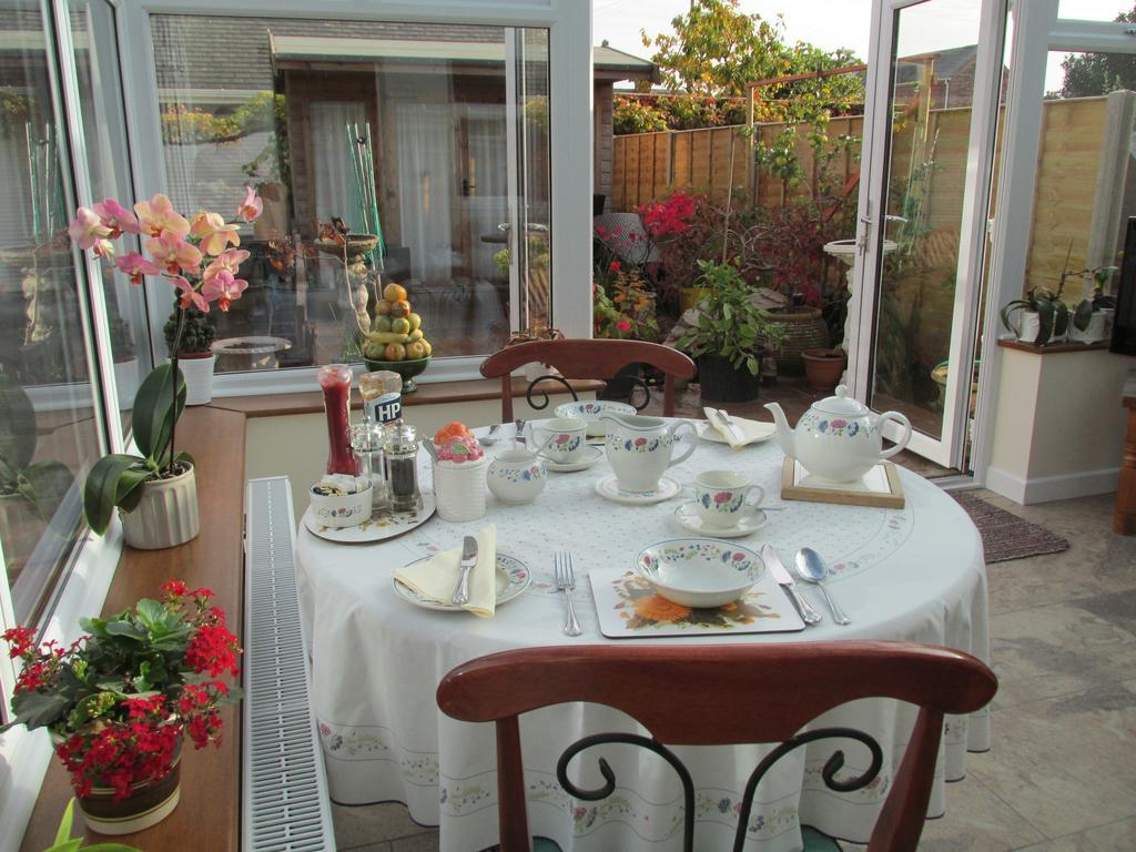 Albertine ,A Warm Welcome Awaits You ,Offering Room Only Or Bed And Breakfast ,Ideal Location For Solent Way ,High Street ,Isle Of Wight ,New Forest ลีมิงตัน ภายนอก รูปภาพ